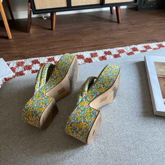 Thong Platform Heels | Jeffrey Campbell - Picture 5 of 5